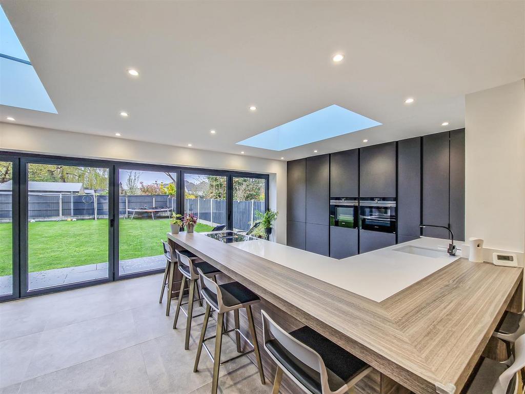 Kitchen-Breakfast Area