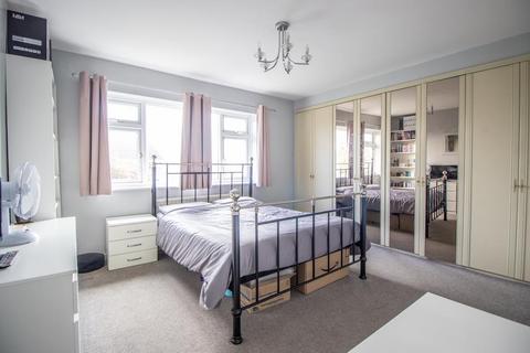 2 Aldrin Way, Leigh-on-sea, SS9 5UA