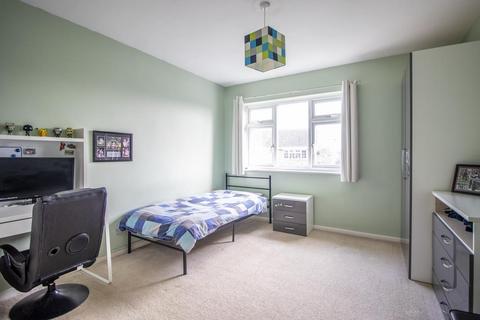 2 Aldrin Way, Leigh-on-sea, SS9 5UA