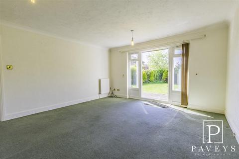9 Blaine Drive, Frinton-on-sea, CO13 0UR