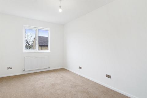 1 bedroom flat to rent, Larkham Close, Feltham TW13