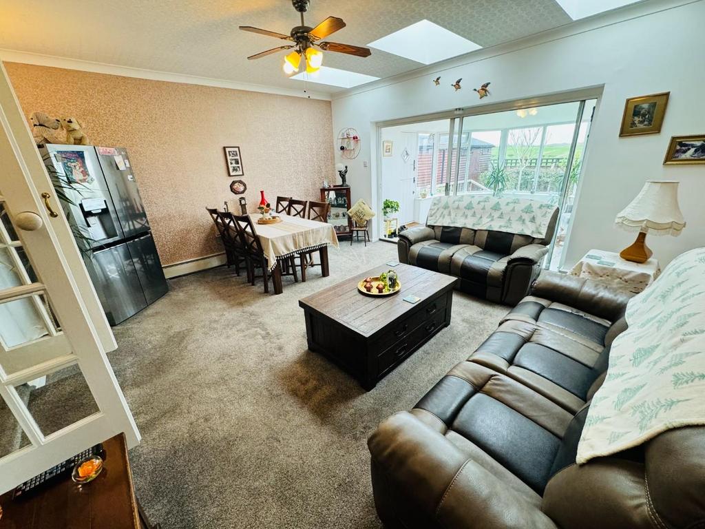 Sitting/dining room