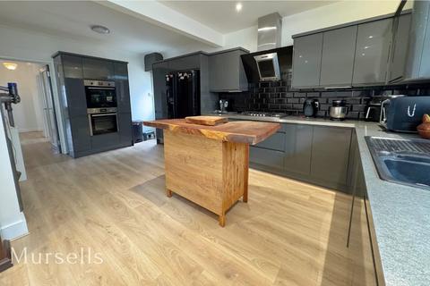 10 Clarendon Close, Broadstone, BH18 9HR