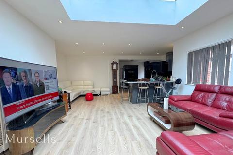 10 Clarendon Close, Broadstone, BH18 9HR