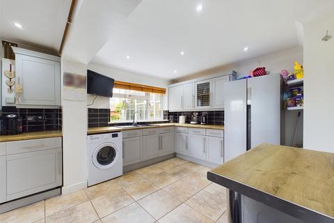 34 Bullfinch Road, Abbeydale, Gloucester, GL4 4WX