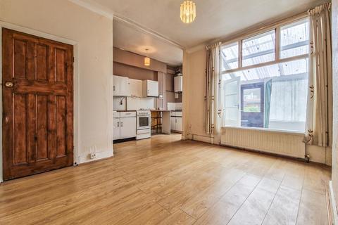 97 Central Avenue, Southend-on-sea, SS2 4DY