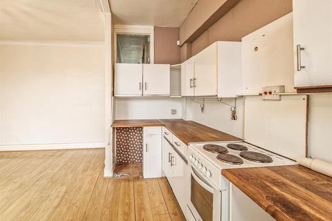 97 Central Avenue, Southend-on-sea, SS2 4DY