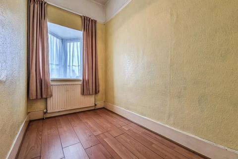 97 Central Avenue, Southend-on-sea, SS2 4DY