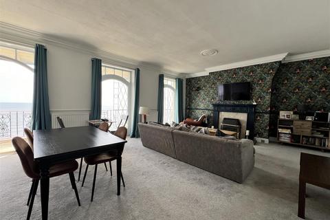 2 bedroom property to rent, Esplanade, Scarborough