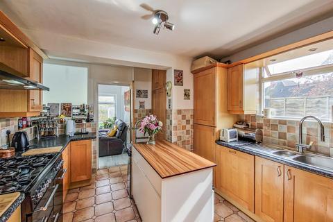 4 bedroom chalet for sale, Harewood Avenue, Rochford SS4