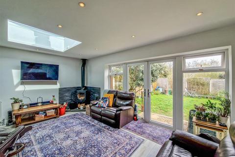 4 bedroom chalet for sale, Harewood Avenue, Rochford SS4