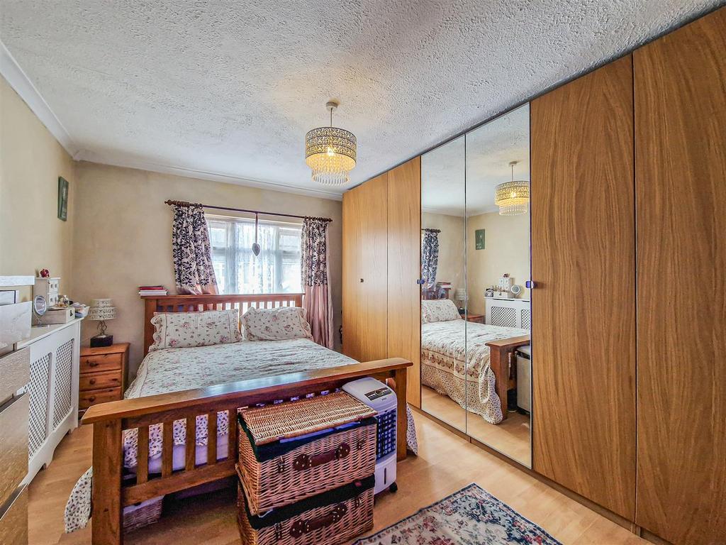 Ground floor double bedroom