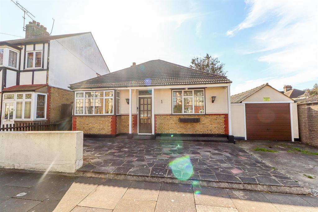 Cromwell Road, SouthendonSea SS2 3 bed detached bungalow for sale £400,000
