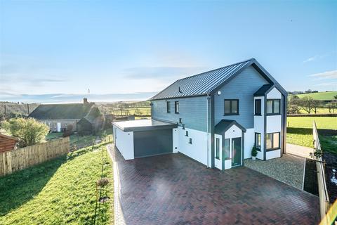 4 bedroom detached house for sale, Morchard Road, Crediton