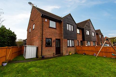 34 Weaverdale, Shoeburyness, Southend-on-sea, SS3 8XL