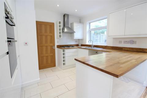 4 bedroom semi-detached house to rent, Folly Lane, St Albans