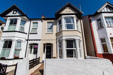 Westcliff on Sea - 3 bedroom semi-detached house for sale