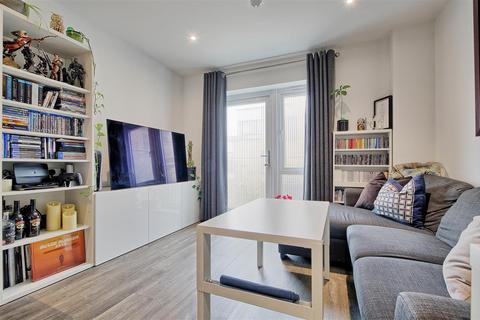 2 bedroom flat for sale, Newmarket Road, Cambridge