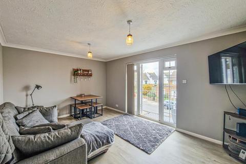 2 bedroom flat for sale, Springfield Drive, Westcliff-on-Sea SS0