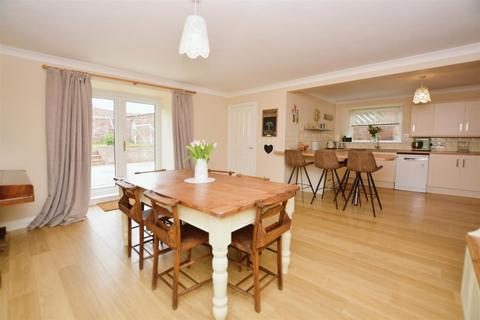 5 bedroom detached house for sale, St. Andrews Street, Kirton Lindsey