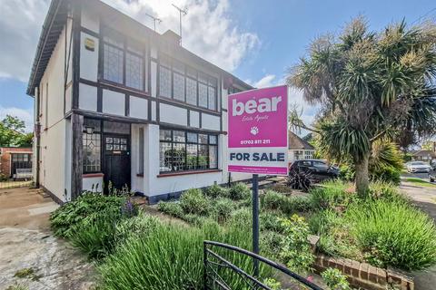 14 Castleton Road, Southend-on-sea, SS2 4UD