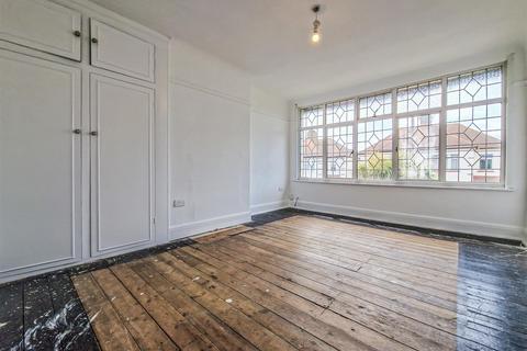 14 Castleton Road, Southend-on-sea, SS2 4UD