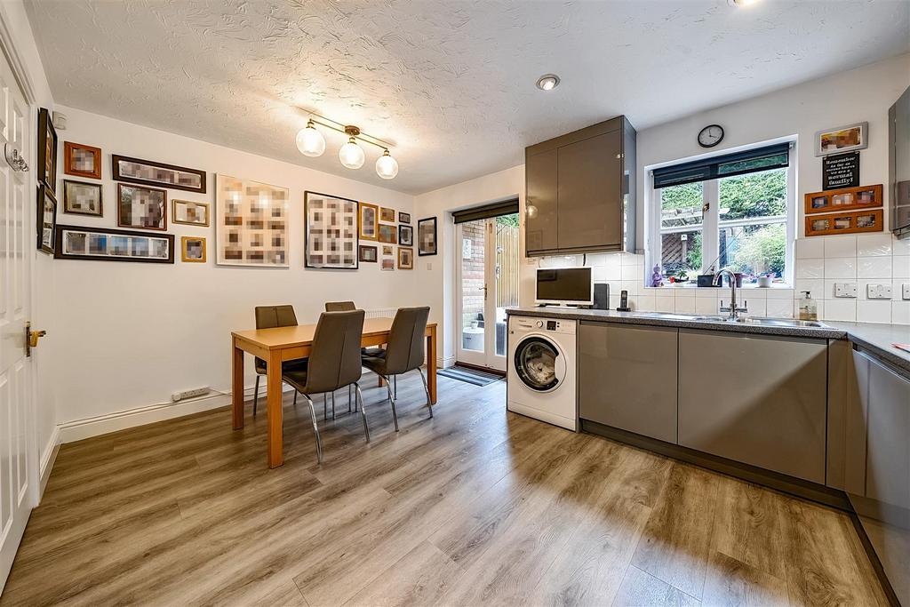 Kitchen/Breakfast Room: