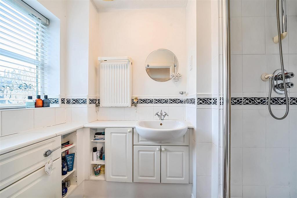 En Suite Shower Room: