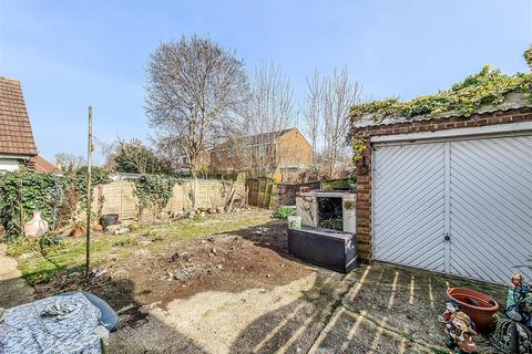 24 Ashcombe Close, Leigh-on-sea, SS9 4SE