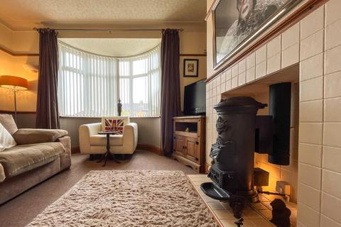 3 bedroom semi-detached house for sale, Leeds Road, Woodkirk Dewsbury