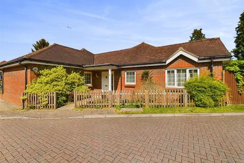 3 bedroom detached bungalow for sale, Maddox Drive, Crawley