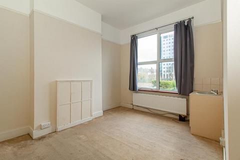 65 Lancaster Gardens, Southend-on-sea, SS1 2NS