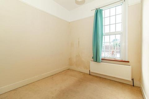 65 Lancaster Gardens, Southend-on-sea, SS1 2NS