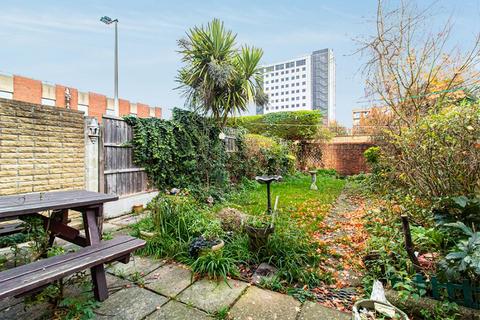 65 Lancaster Gardens, Southend-on-sea, SS1 2NS
