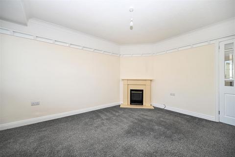 3 bedroom end of terrace house for sale, Restmore Avenue, Guiseley, Leeds