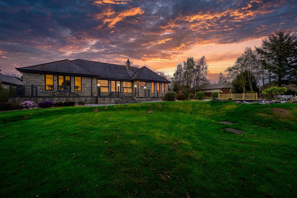 Osprey View, Fowlis DD2 6 bed detached house for sale £625,000