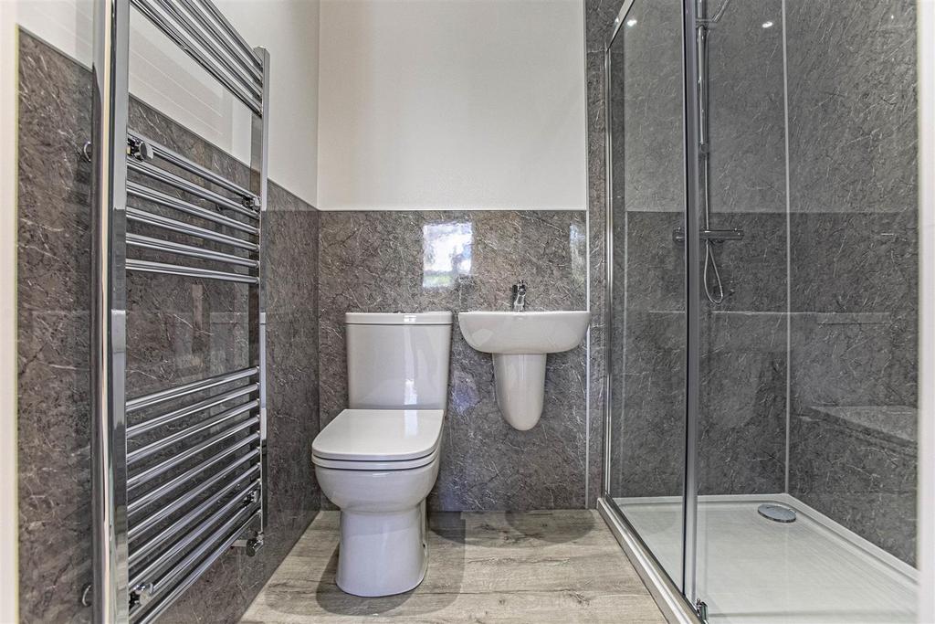 Ensuite bedroom1.jpg