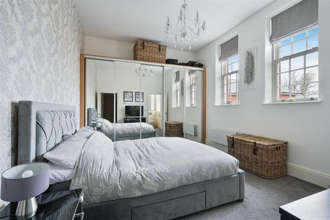 2 bedroom flat for sale, Glanville Way, Epsom