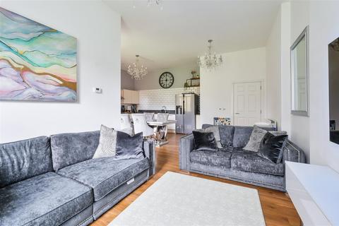 2 bedroom flat for sale, Glanville Way, Epsom