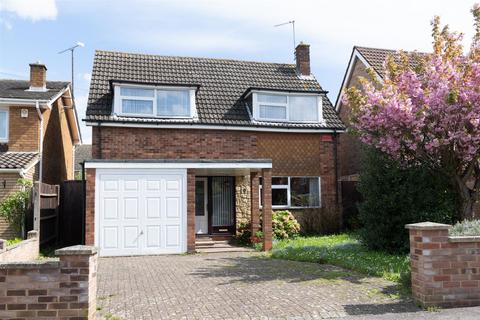3 bedroom detached house for sale, Thresher Close, Luton