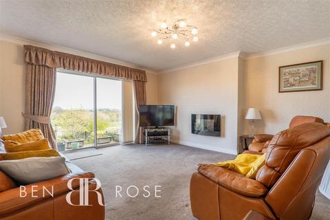 10 Lawton Close, Wheelton, Chorley, PR6 8HU