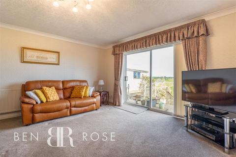 10 Lawton Close, Wheelton, Chorley, PR6 8HU