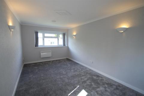 2 bedroom flat to rent, Winifride Court, War Lane, Harborne, B17