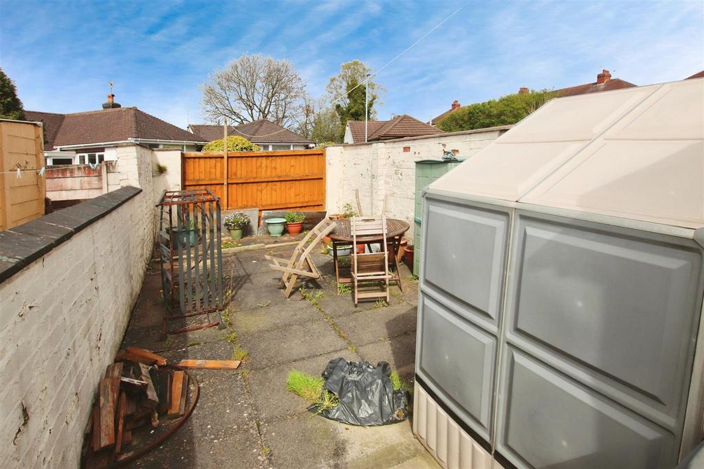Enclosed rear yard