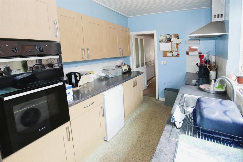 Fitted kitchen