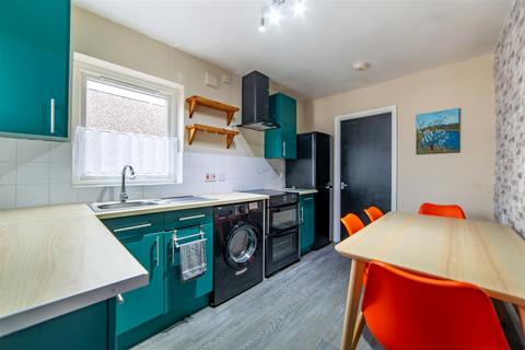 3 bedroom flat for sale, Warwick Street, Heaton, NE6