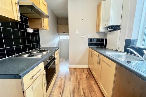 3 bedroom apartment to rent, Wesley Street, Low Fell, Gateshead