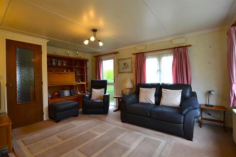 2 bedroom mobile home for sale, Sylvan Way, Grange Estate, Fleet GU52