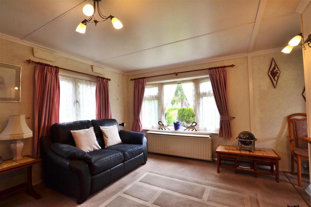 Livingroom 1 .JPG