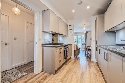 11 Brookside Crescent, Westcliff-on-sea, SS0 0EL